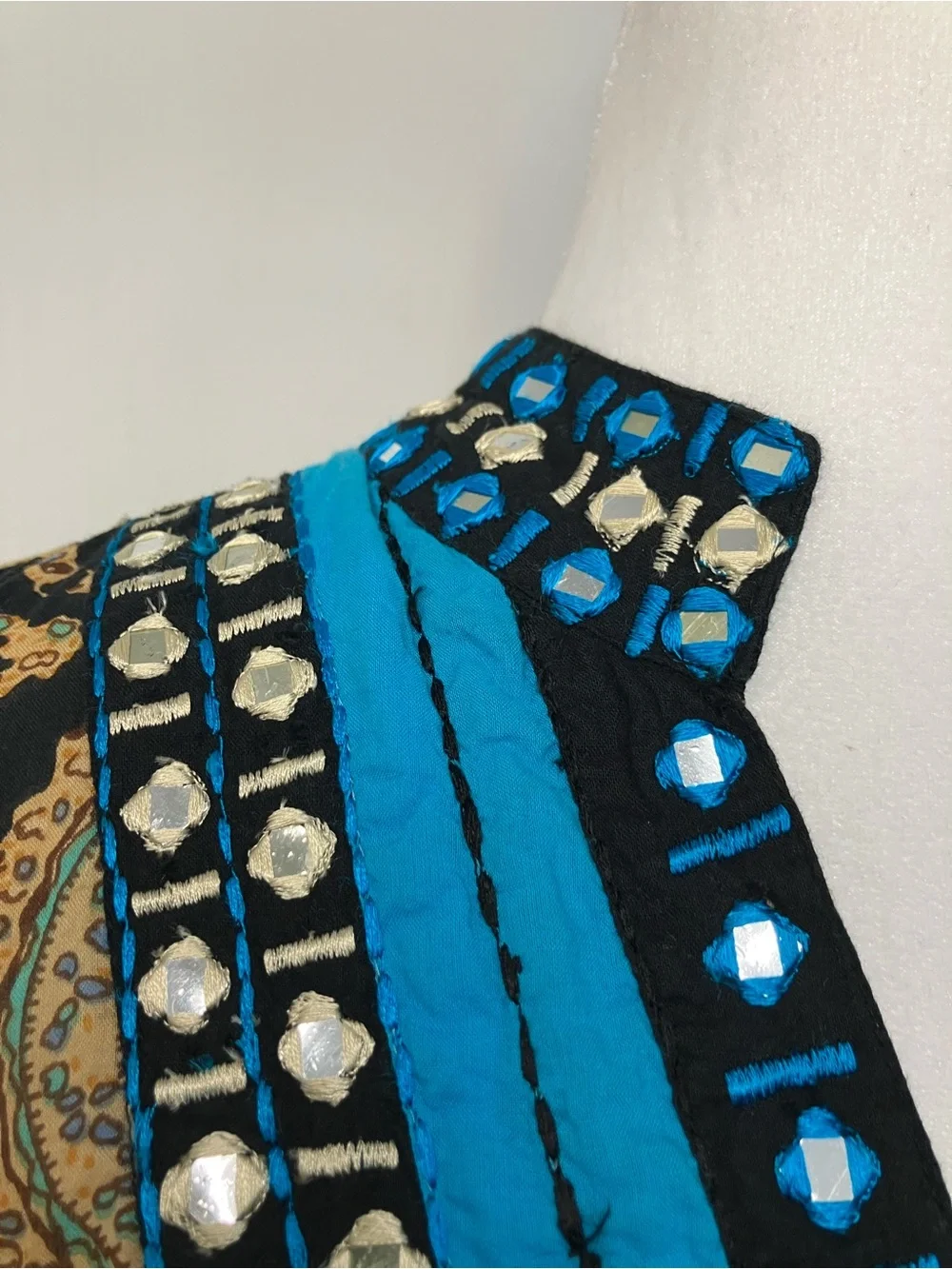 Soft Surroundings Tunic Top Aubrey 2X Blue Black Paisley V-Neck Boho Embroidered - Picture 5 of 12